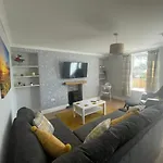 Immaculate One Bedroom Home With Private Parking