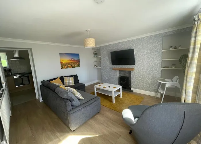 Immaculate One Bedroom Home With Private Parking