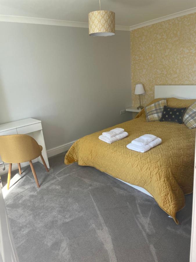 Apartment Immaculate One Bedroom With Private Parking