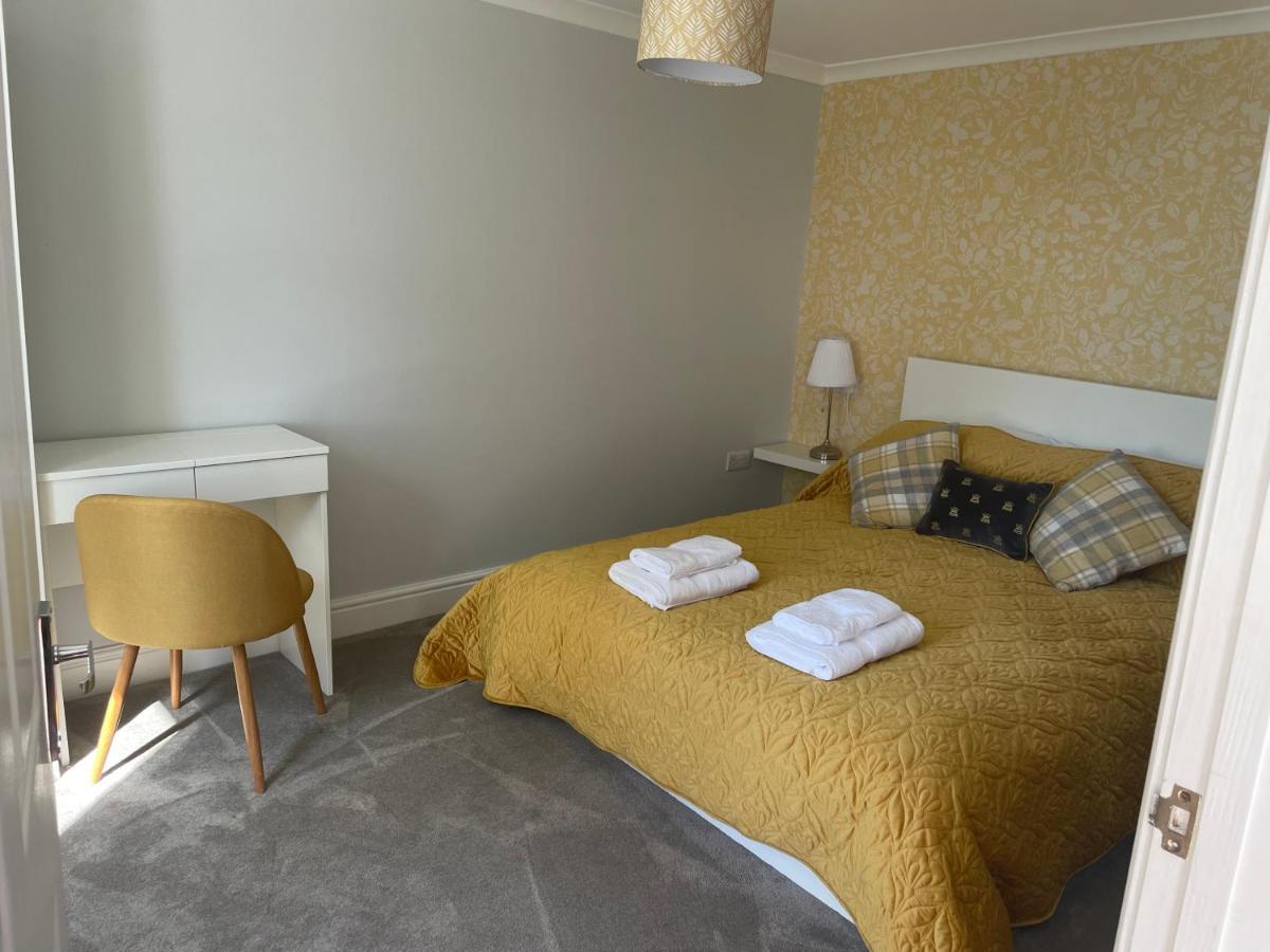 Immaculate One Bedroom With Private Parking Apartment