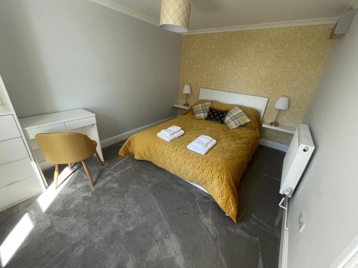 Immaculate One Bedroom With Private Parking