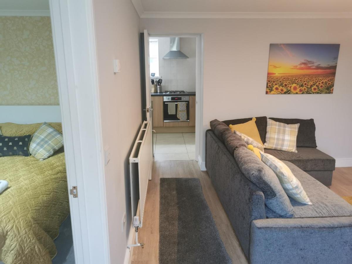 Immaculate One Bedroom With Private Parking