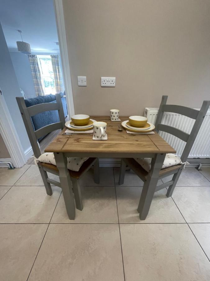 Immaculate One Bedroom With Private Parking Apartment *