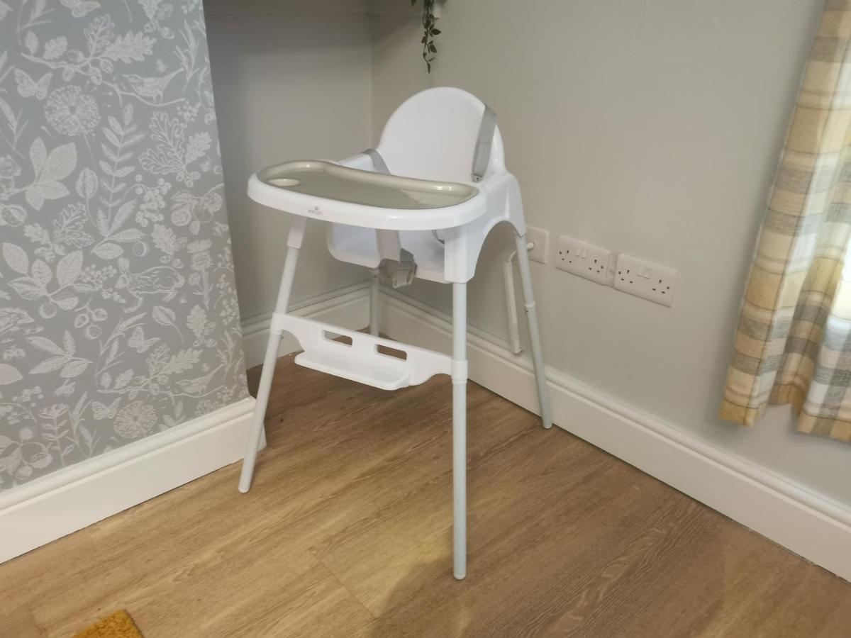 Immaculate One Bedroom With Private Parking *
